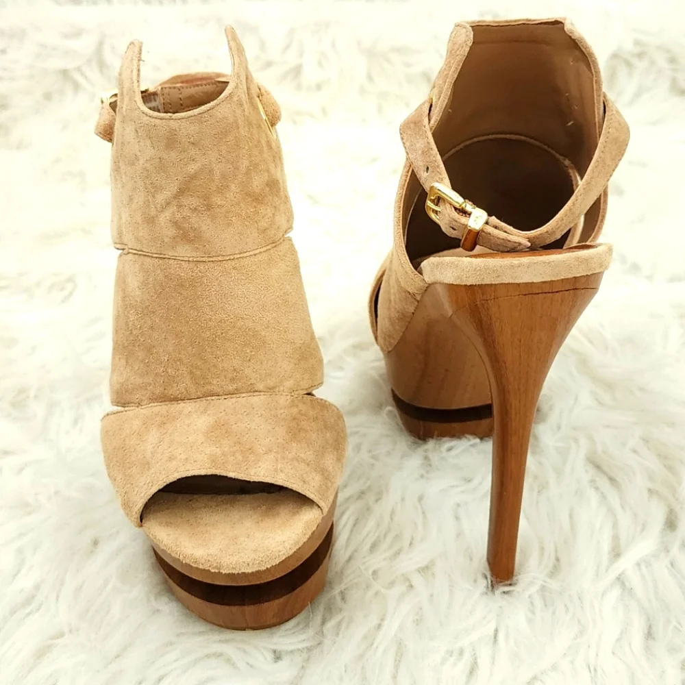 Shoes - Picture 3 of 4